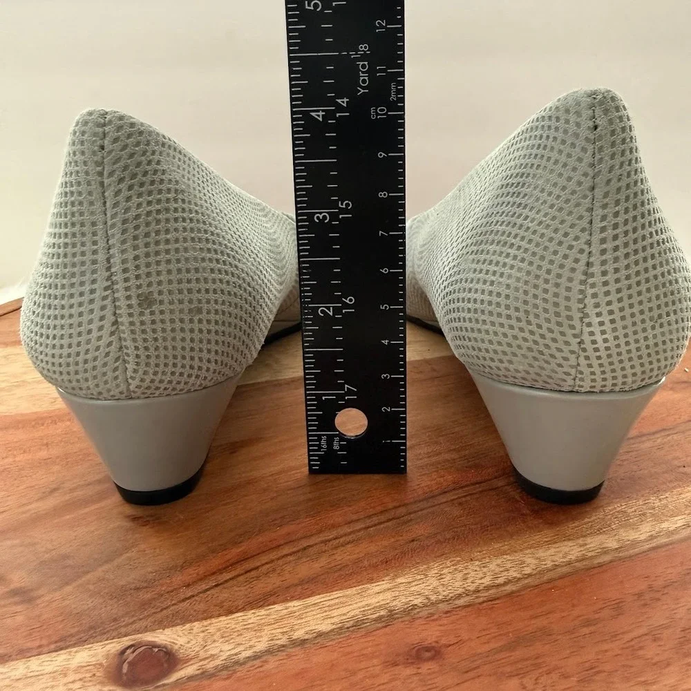 Trotters Lauren Light‎ Grey 3D Textured Leather Wedge Pumps Mens 9N T1110-073